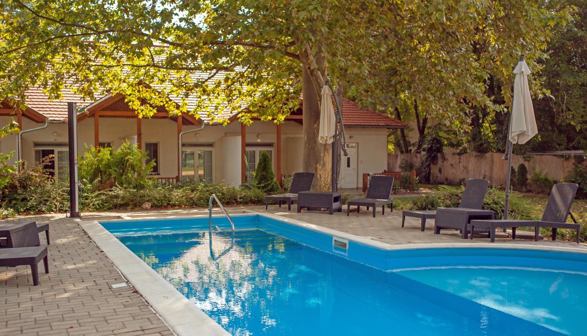 Hotel Platán Zamárdi Exterior foto