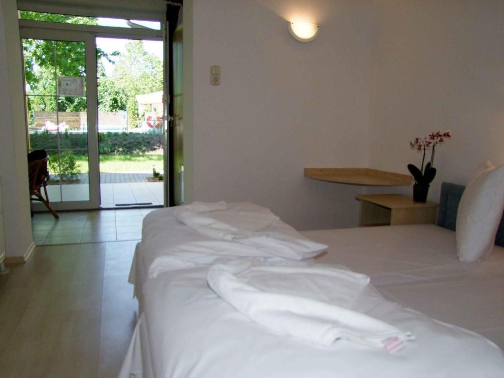 Hotel Platán Zamárdi Quarto foto