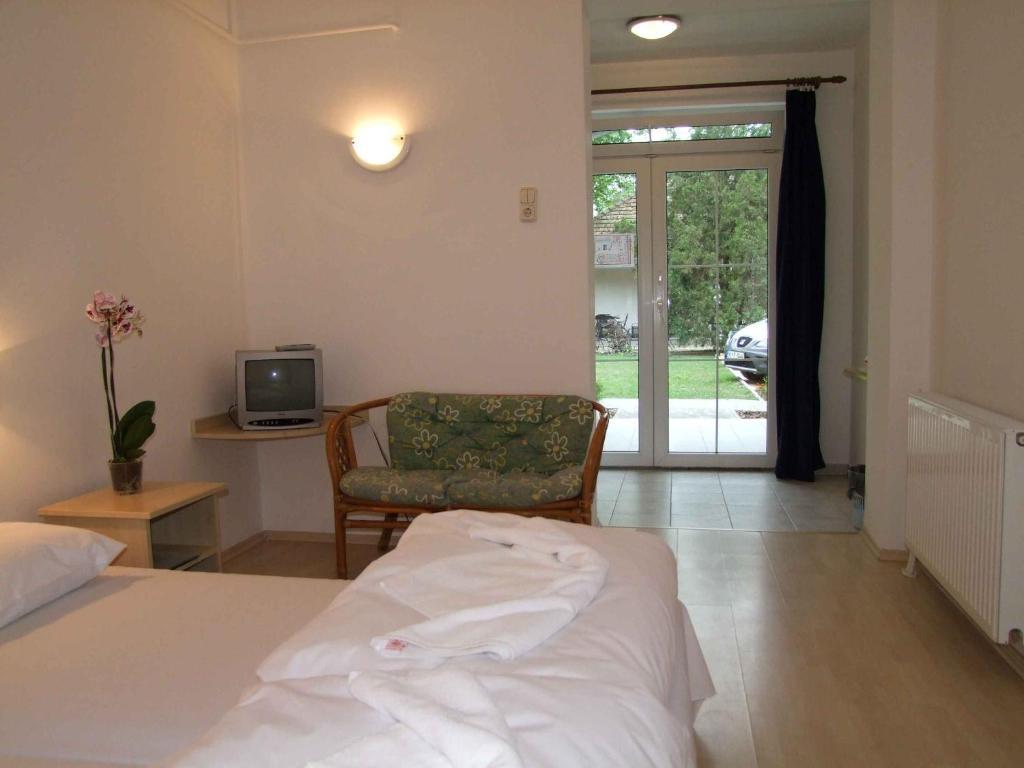 Hotel Platán Zamárdi Quarto foto